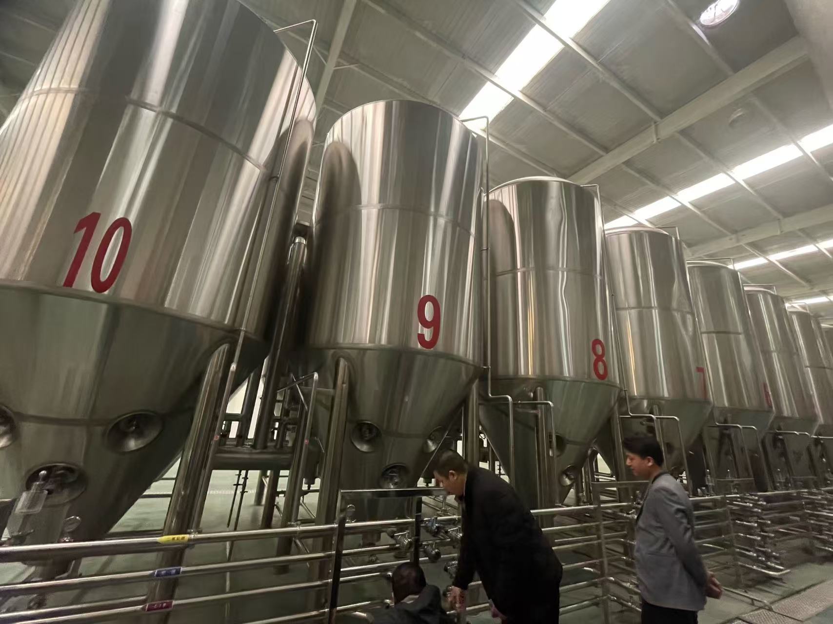 石泉精酿啤酒设备厂—平面布置、设备设计、制造、调试、培训等一条龙服务